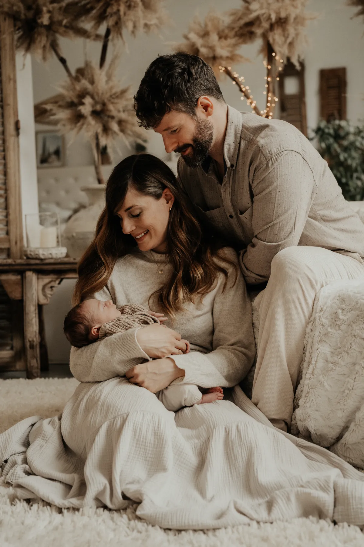 Familie mit Neugeborenem